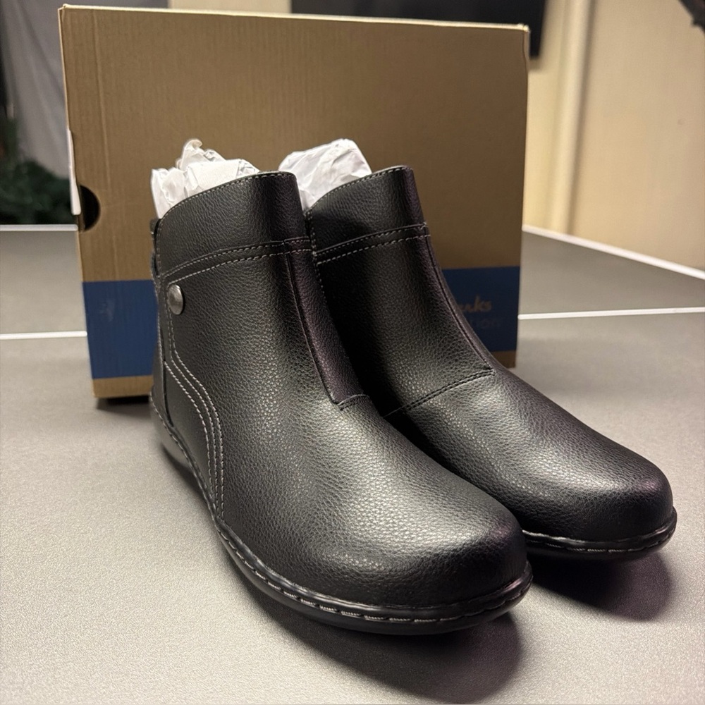 Clarks Ashland Mabel Women's Boot Sz 8.5 Brand New With Box‎